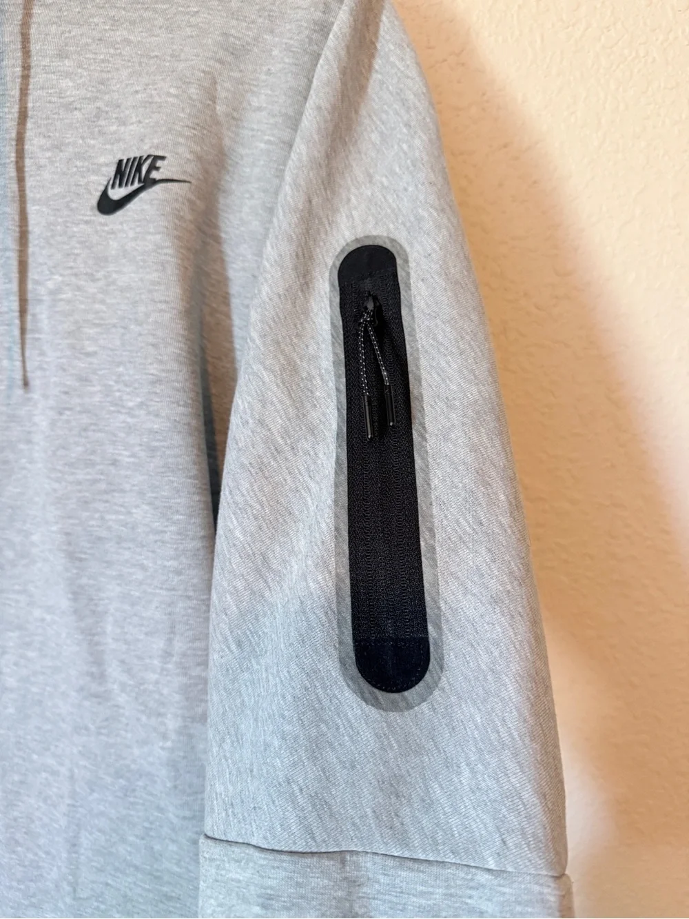 Nike Tech Light Gray Pullover Hoodie with Black Trim Size Large